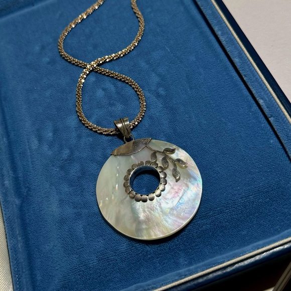 Vintage Mother of Pearl Sterling Silver 925 Pendant. Leaves & dotted design - Picture 12 of 13